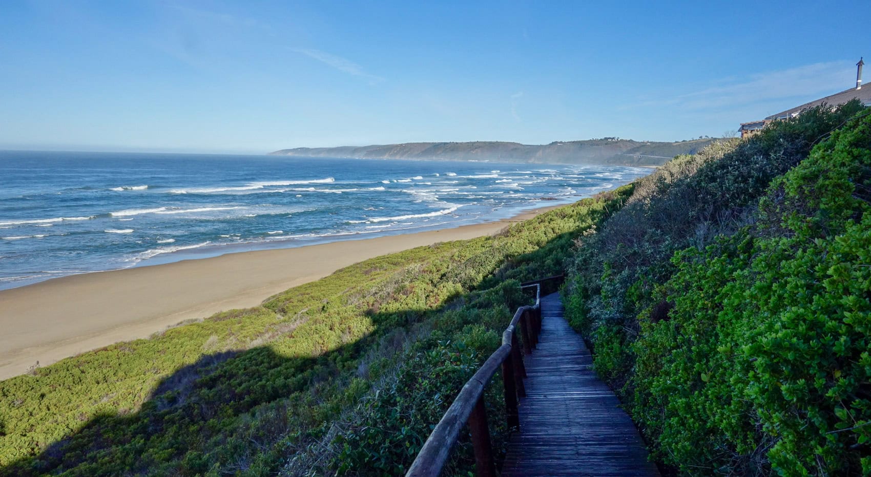 Eine Landschaftsaufnahme entlang der Garden Route in Südafrika.