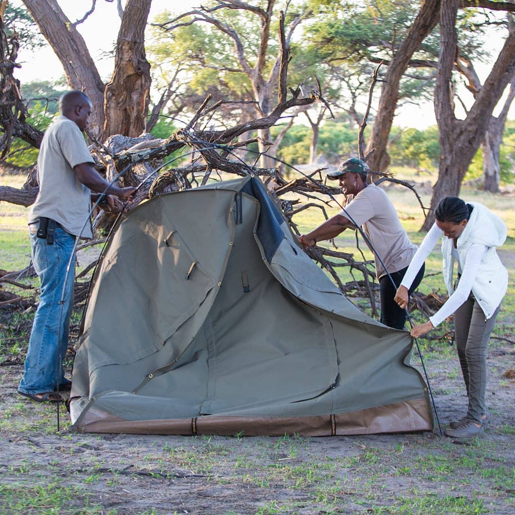 Zeltaufbau Botswana Highlights Reise