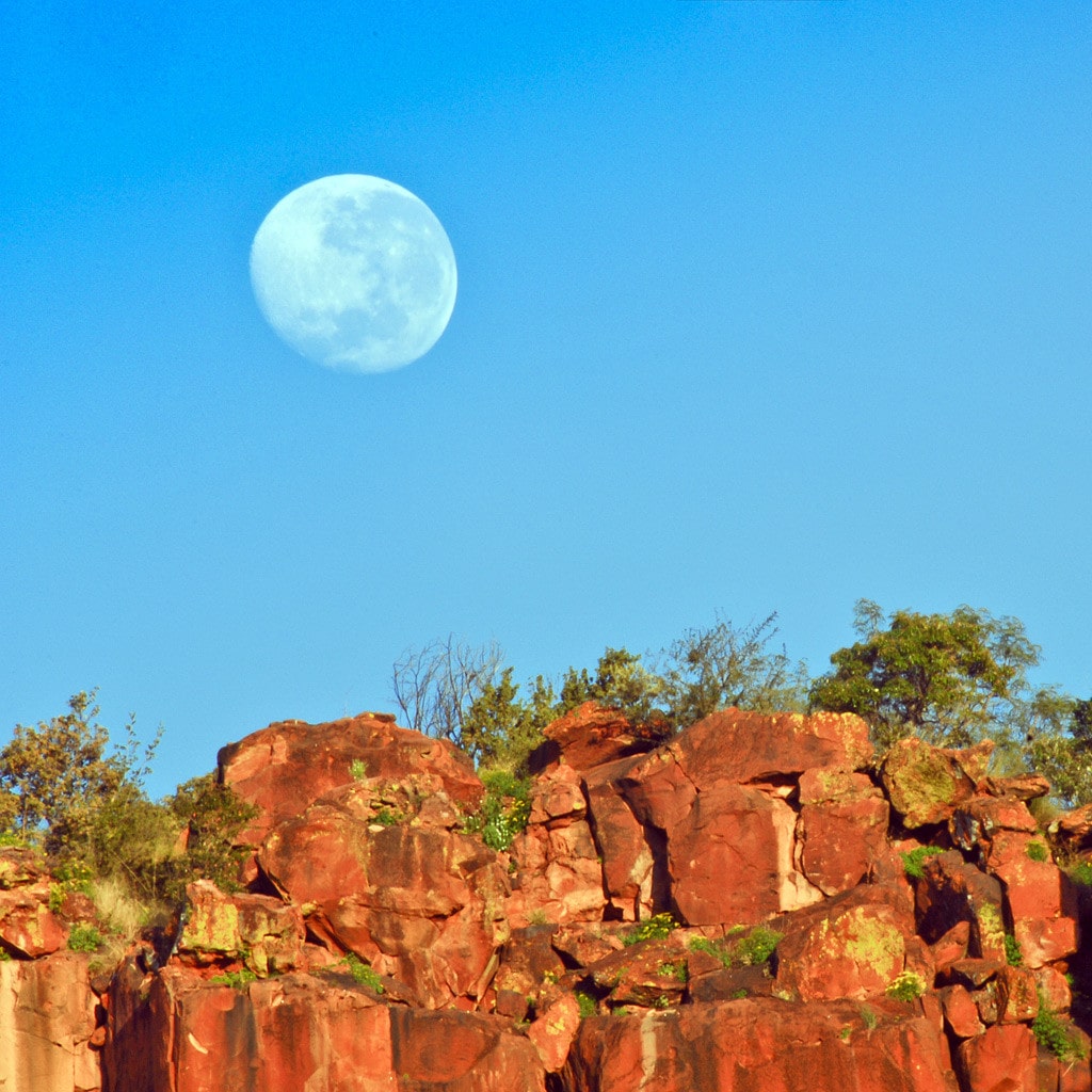 Der Mond am Waterberg auf Gruppenreisen Rundreisen in Namibia
