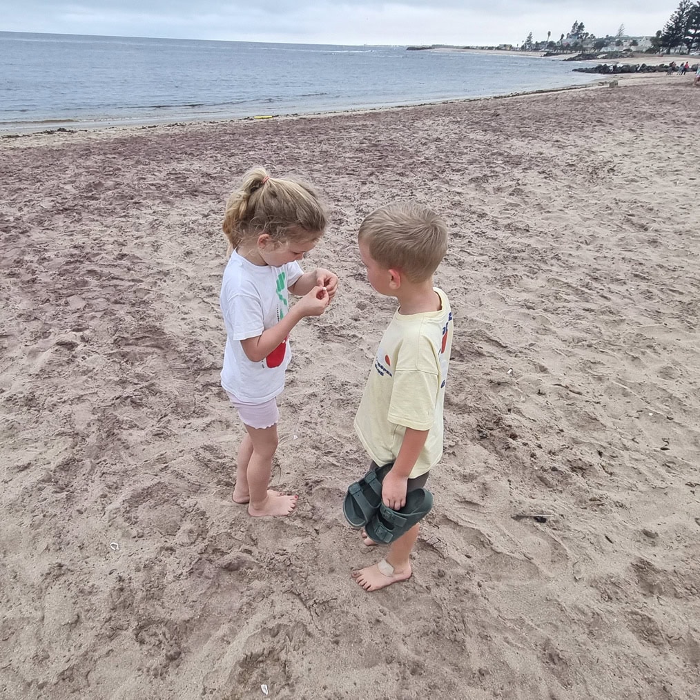 Kinder am Strand von Swakopmund.