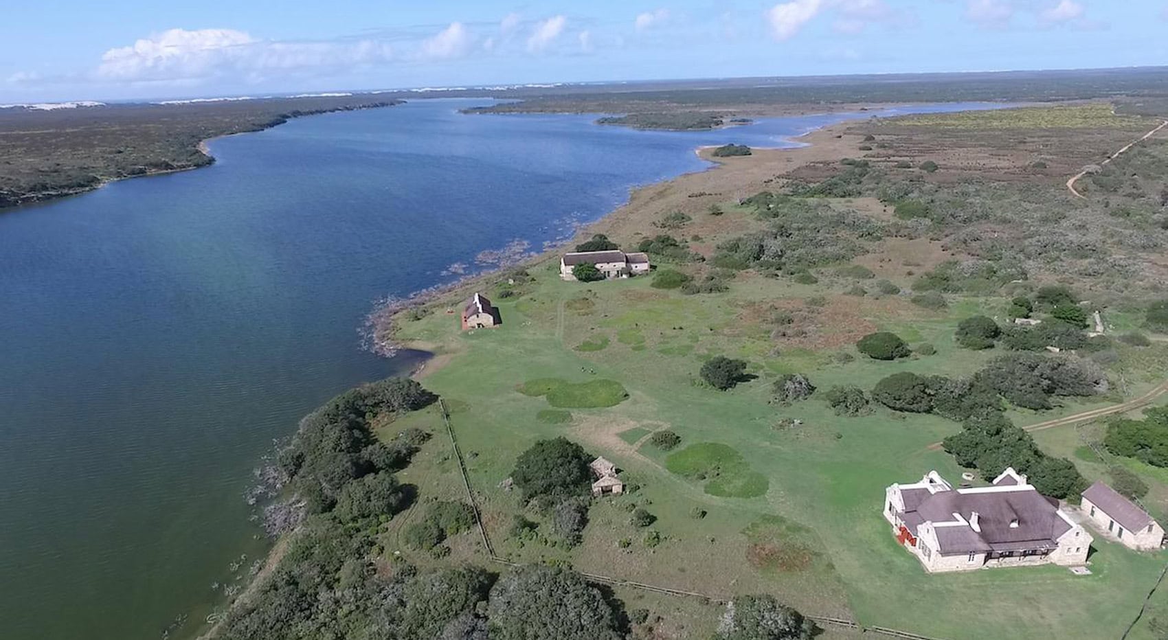 Eine Panoramaaufnahme vom Melkkamer Vlei cottage der De Hoop Collection.