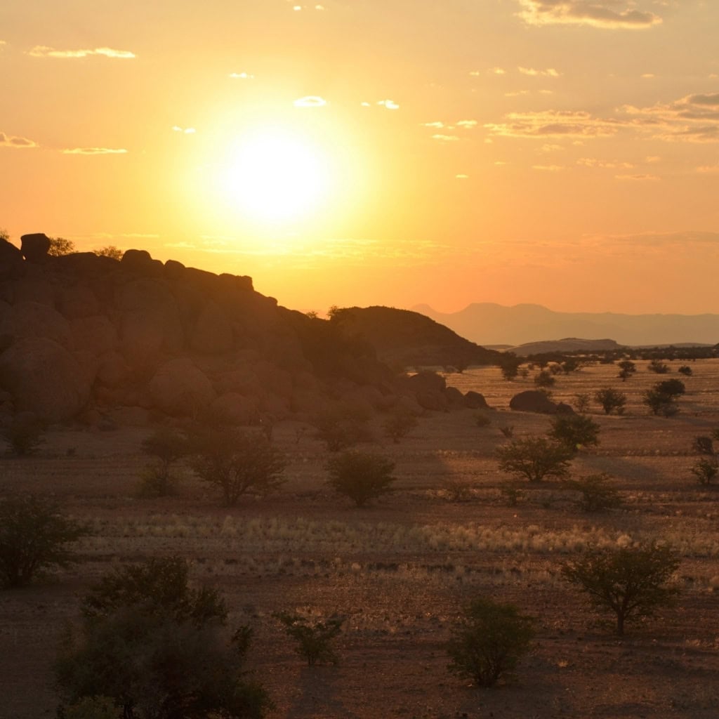 Sonnenuntergangsstimmung über der Landschaft von twyfelfontein