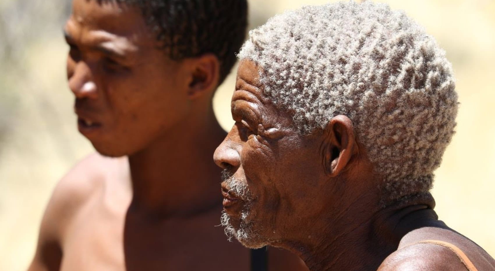 Zwei Männer der San in Namibia. Zwei Männer der San in Namibia.