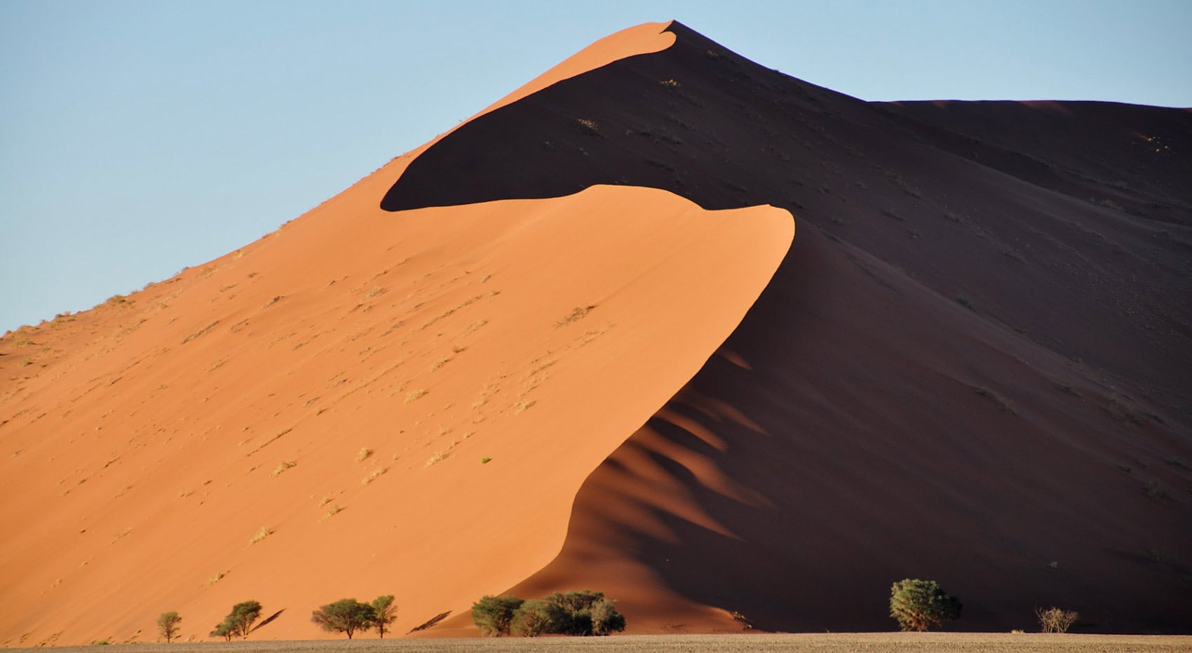 Die Sanddünen von Sossusvlei, ein highlight einer Afrika Rundreise in 2 Wochen. Die Sanddünen von Sossusvlei, ein highlight einer Afrika Rundreise in 2 Wochen.