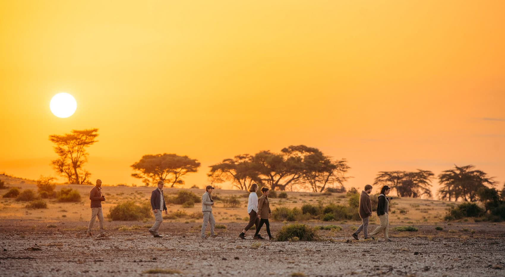 Gäste einer Walkngsafari in der Masai Mara. Gäste einer Walkngsafari in der Masai Mara.
