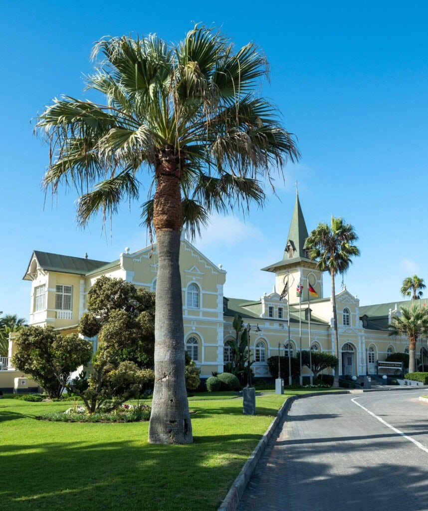 Palmengesäumte Straße in Swakopmund