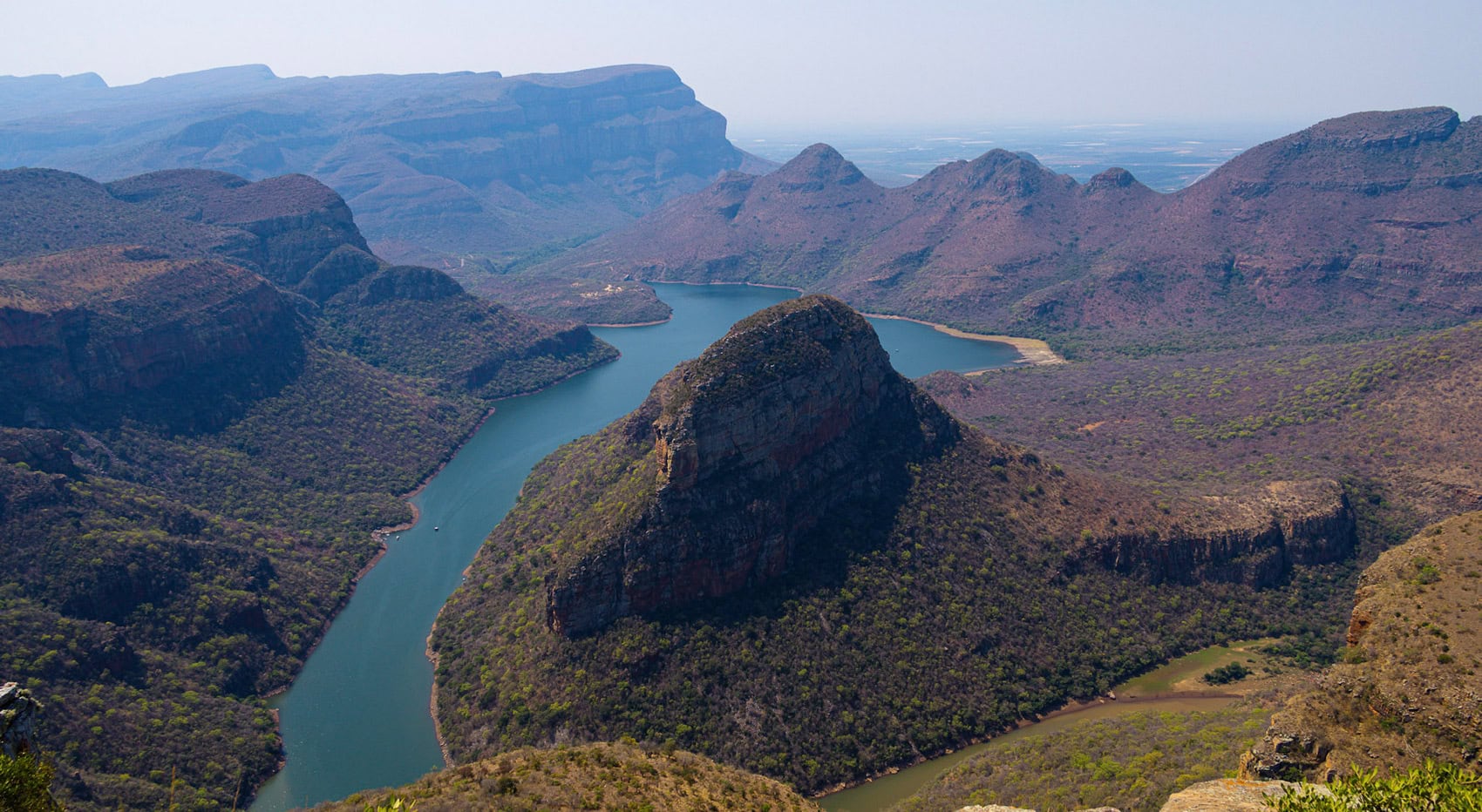 Eine Landschaftsaufnehme entlang der Panoramaroute in Südafrika. 