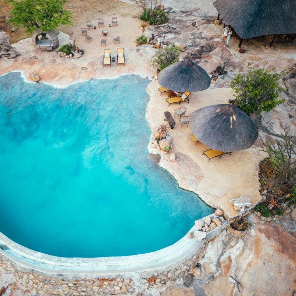 Drohnenaufnahme Poollandschaft Amalinda Lodge