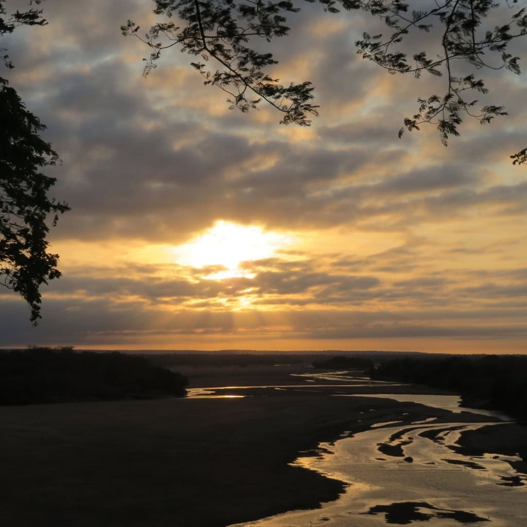 Sonnuntergang über der Flusslandschaft des Gonarezhou