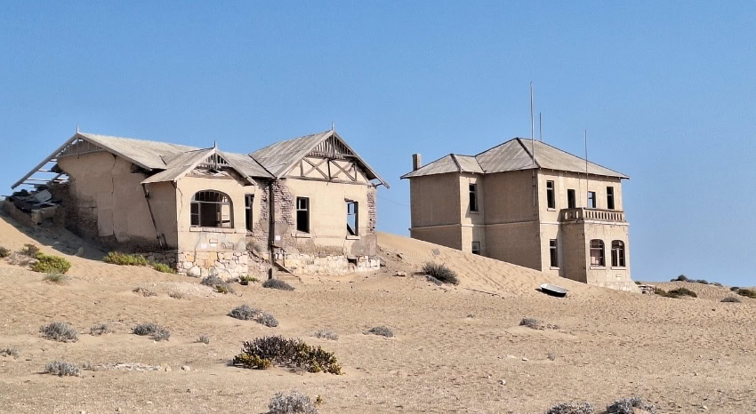 Verlassene Häuser in Kolmanskop Namibia.