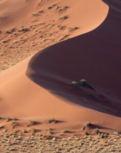 Licht und Schattenspiel in den Dünen Sossusvleis in Namibia