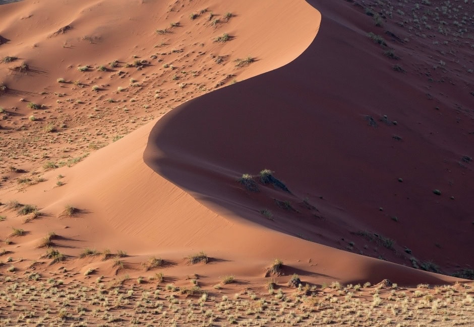 Licht und Schattenspiel in den Dünen Sossusvleis in Namibia